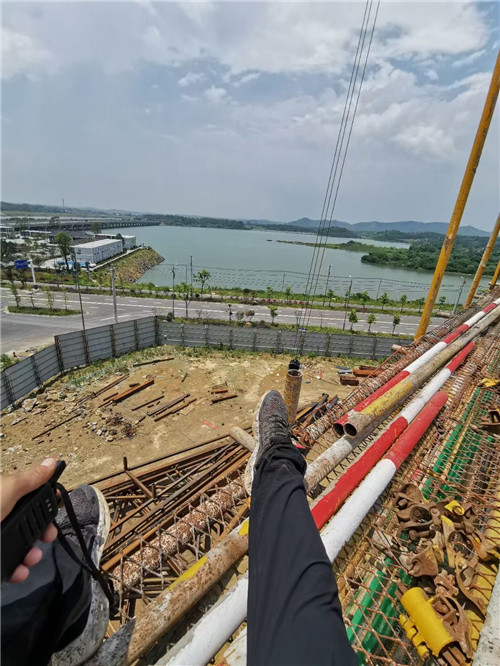 商城县作业中发生设备损坏或人员意外，责任怎么划分？